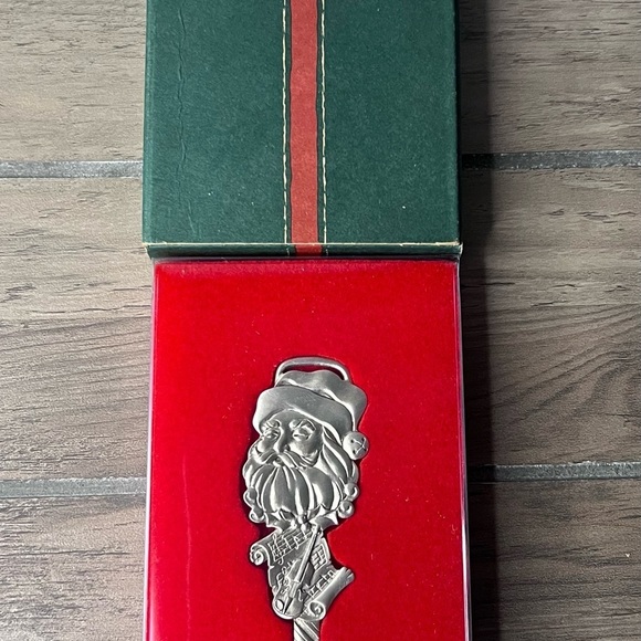 Longaberger Pewter 2003 Santa Key Christmas Ornament/hang on door knob - Picture 2 of 3